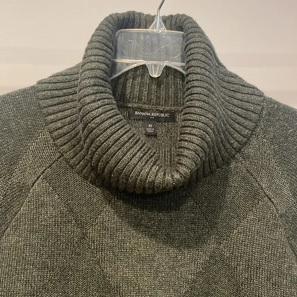 Banana Republic Olive Green Turtleneck Sweater, Fall Sweater, Size M - Picture 4 of 10